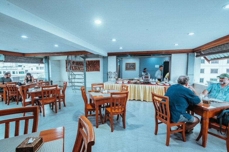 Hotel 8