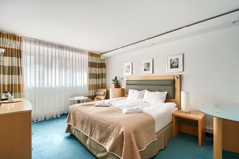 404 Rooms & Apartments