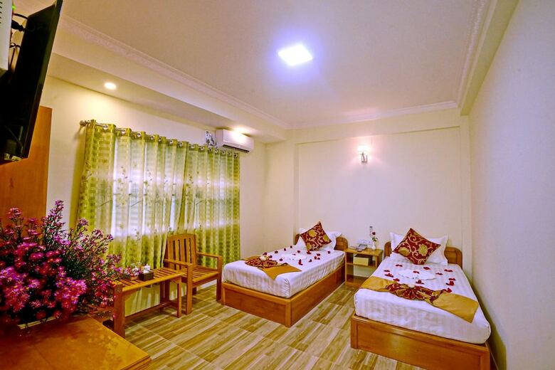Moon Light Hotel