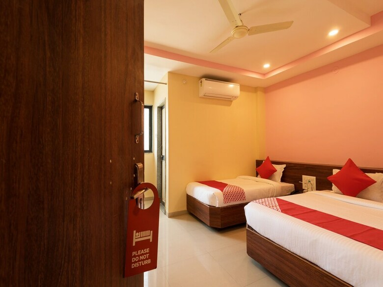 Oyo 18489 Hotel Sai Parth