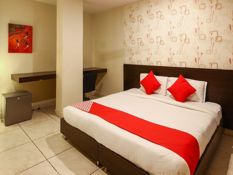Oyo 18592 M Hotel