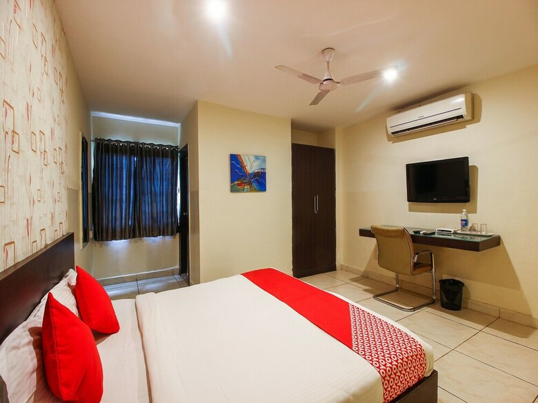 Oyo 18592 M Hotel