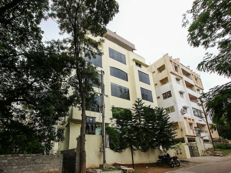Oyo 18592 M Hotel