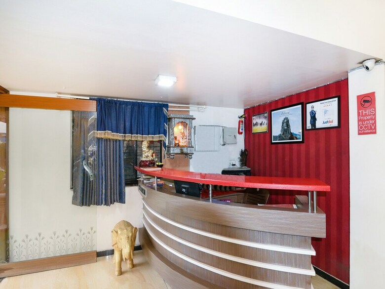 Oyo 15349 Hotel Ira Executive