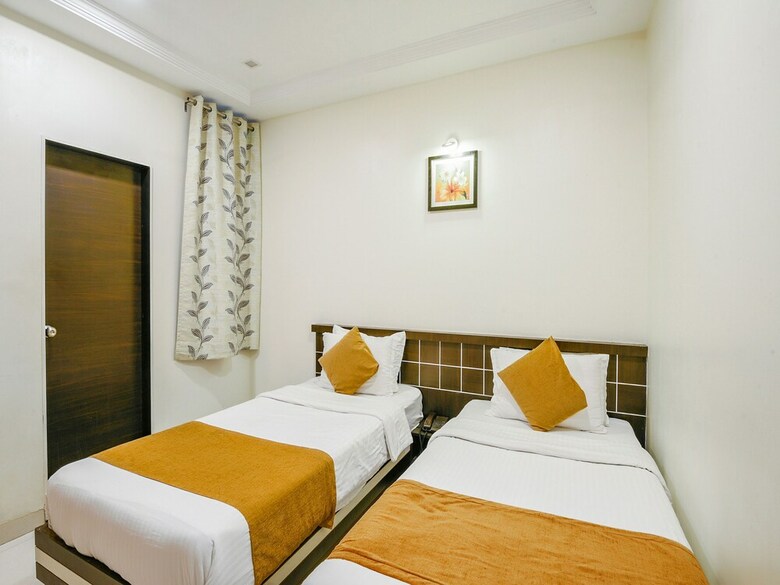 Oyo 15349 Hotel Ira Executive