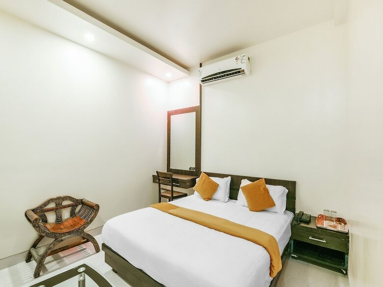 Oyo 15349 Hotel Ira Executive