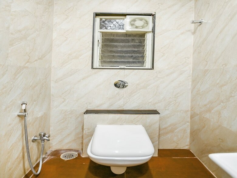 Oyo 15349 Hotel Ira Executive