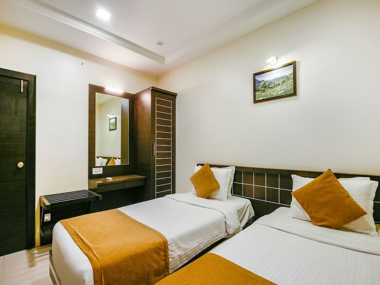 Oyo 15349 Hotel Ira Executive