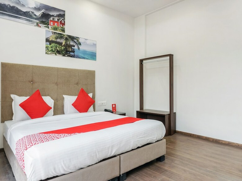 Oyo 16832 Hotel I Suite 2