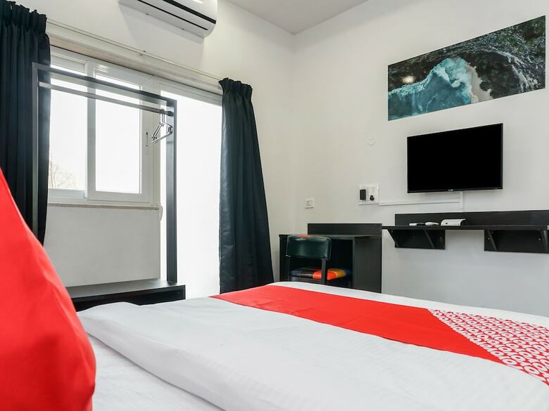 Oyo 16832 Hotel I Suite 2