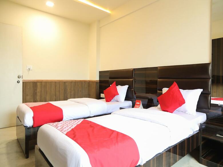Oyo 15542 Hotel Shivala
