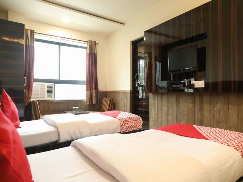 Oyo 15542 Hotel Shivala