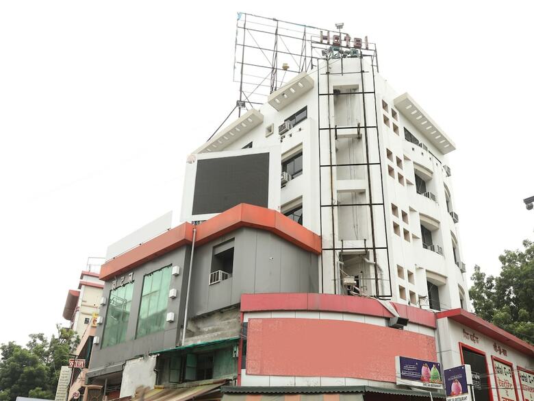 Oyo 15542 Hotel Shivala