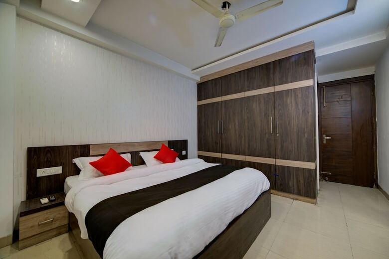 Hotel Oyo 22527 Supreme Residency