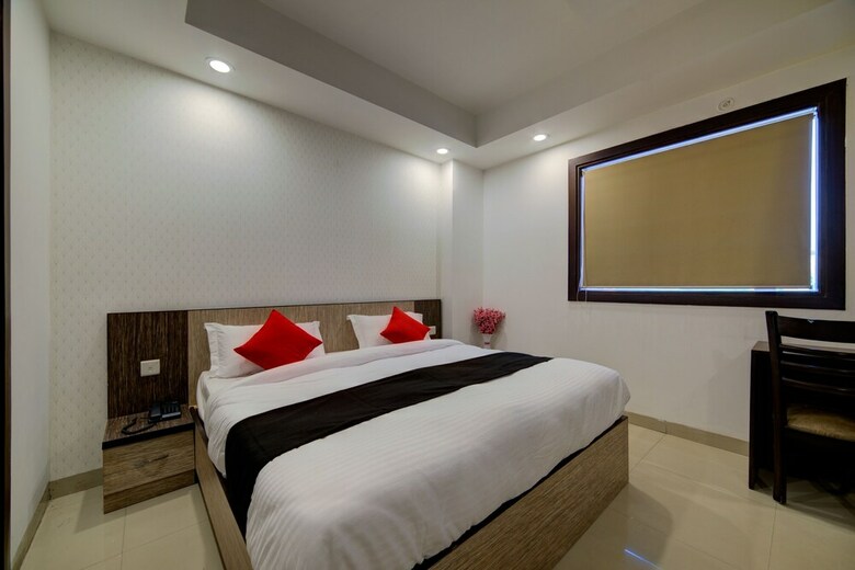 Hotel Oyo 22527 Supreme Residency