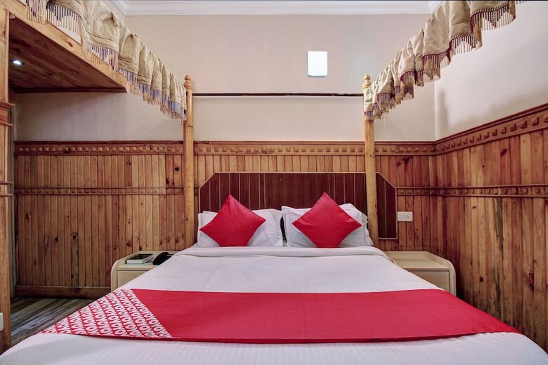 Hotel Oyo 1611 Pine Borough Inn