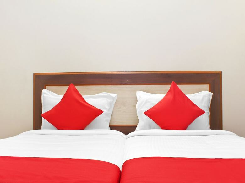 Oyo 22792 Hotel Jayratna