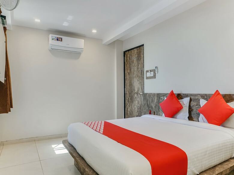 Oyo 22571 Hotel Sarathi