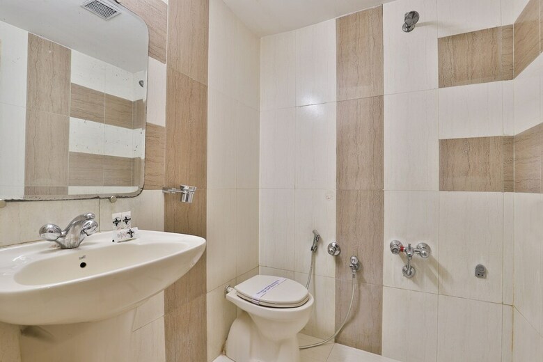 Oyo Rooms 229 Hotel Classic Inn