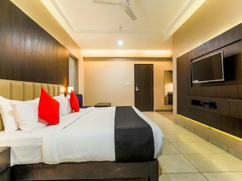 Hotel Capital O 23452 Rivasa Emerald