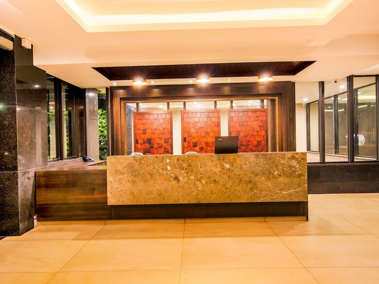 Hotel Capital O 23452 Rivasa Emerald