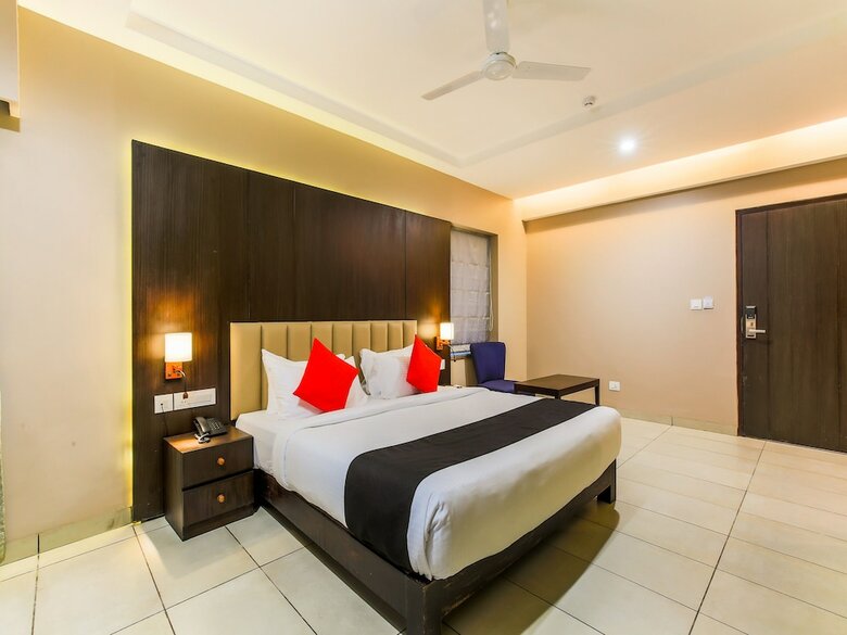 Hotel Capital O 23452 Rivasa Emerald