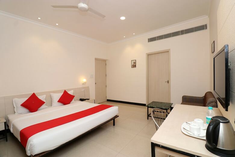 Capital O 1796 Grand Hotel