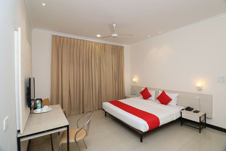 Capital O 1796 Grand Hotel