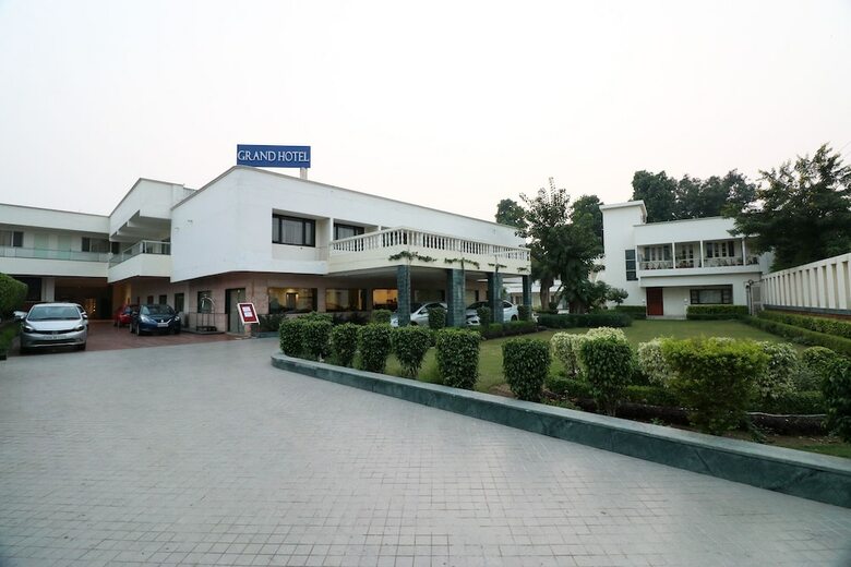 Capital O 1796 Grand Hotel