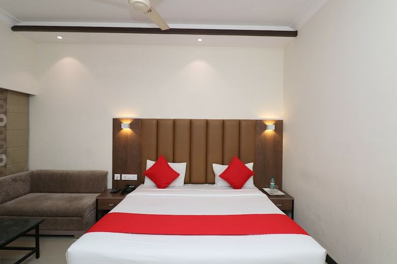 Capital O 1796 Grand Hotel