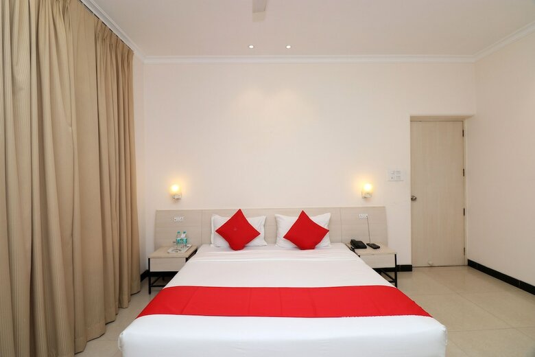 Capital O 1796 Grand Hotel