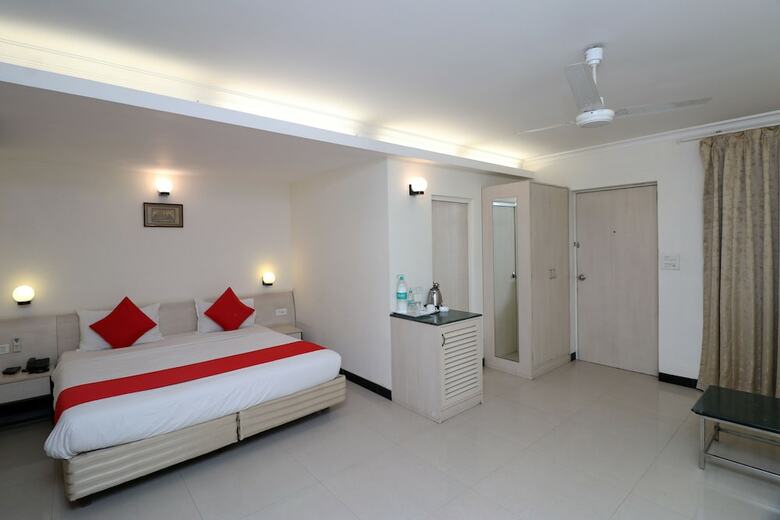 Capital O 1796 Grand Hotel