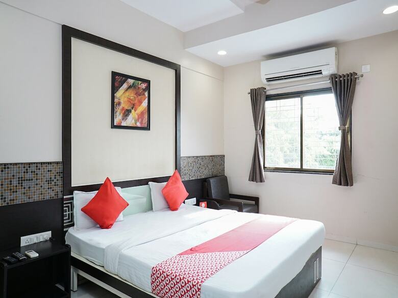 Hotel Oyo 23693 Savedi