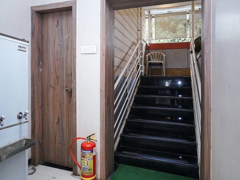 Hotel Oyo 23693 Savedi