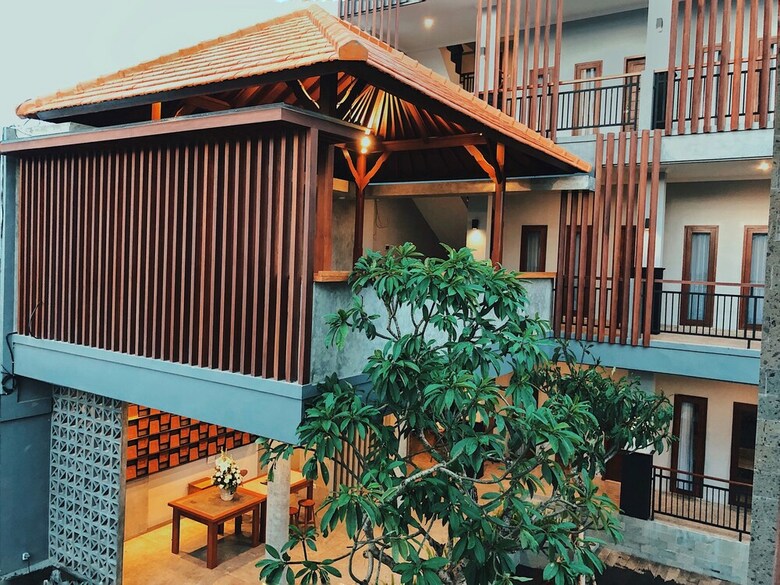 Hotel Perissos Echo Beach