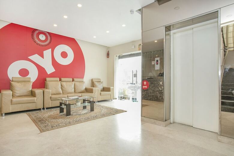 Hotel Oyo 24093 Kp Suits