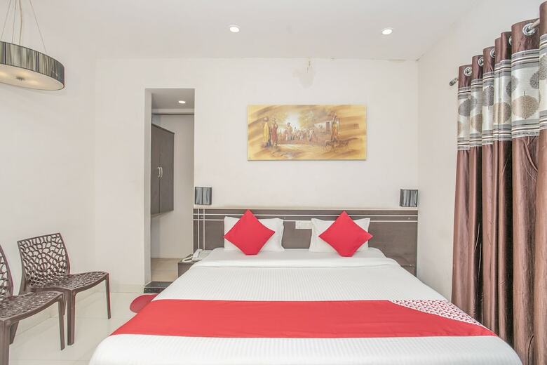 Hotel Oyo 24093 Kp Suits