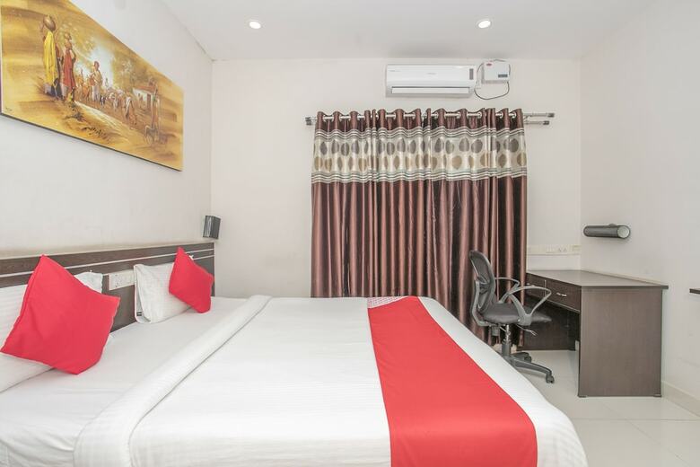 Hotel Oyo 24093 Kp Suits