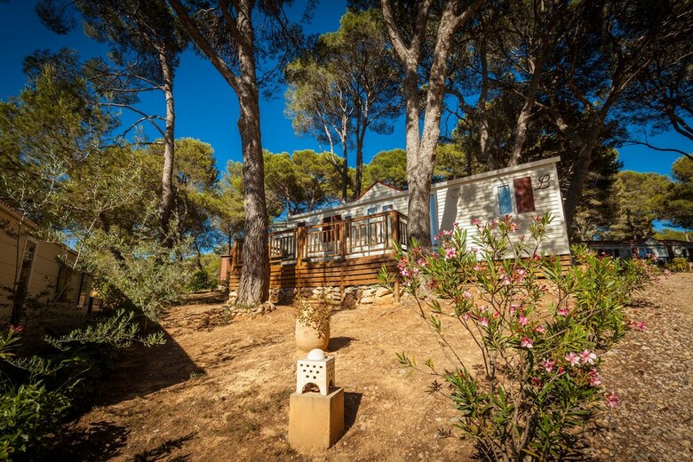 Camping Residentiel La Pin�de