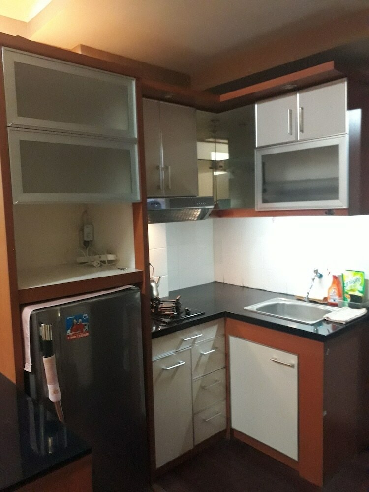 Apartment The Suites Metro By Herlan