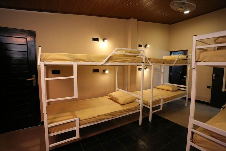 Bed & Breakfast Edwin's Air-port Stay