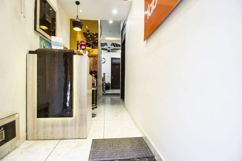 Hotel Fabexpress Sant Golden Temple