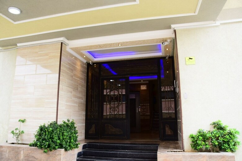 Crown Royal Hotel Tyr