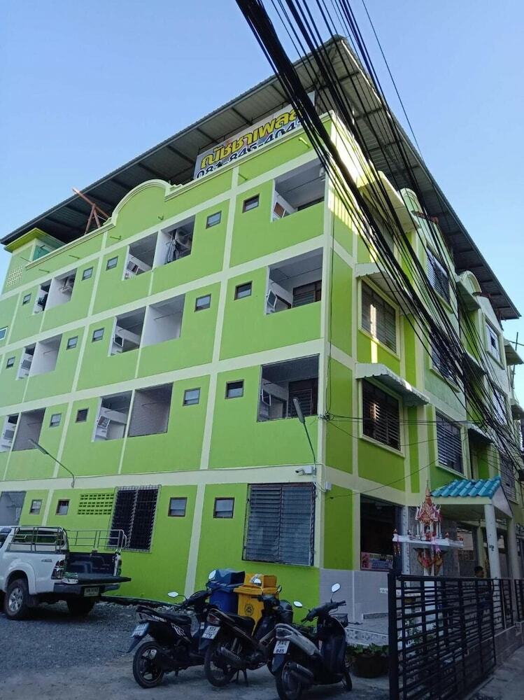 Hotel Natcha Place Thammasat Rangsit