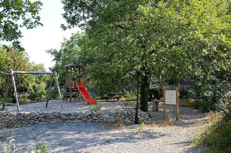 Cabana Domaine de Saint Cerice  En Ard�che Sud