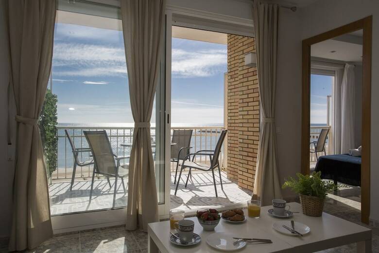 Apartamentos Singularstays El Faro