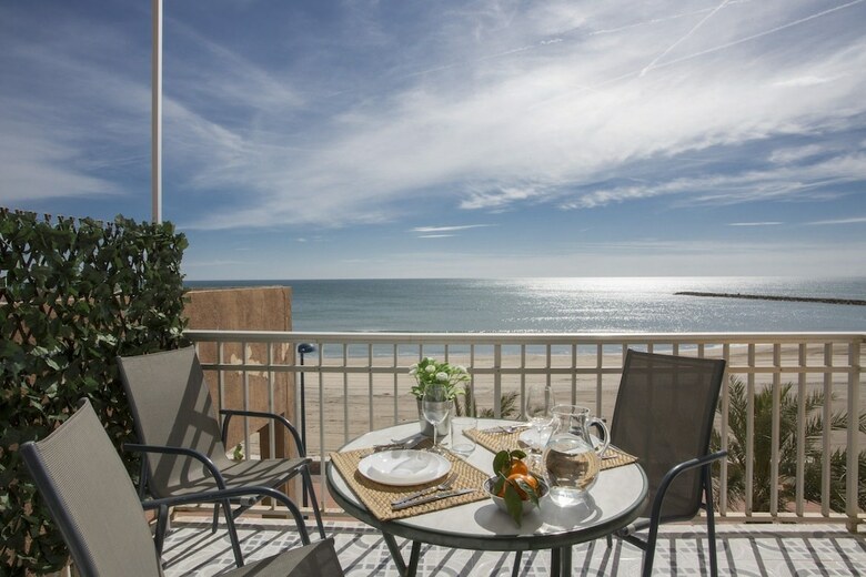 Apartamentos Singularstays El Faro