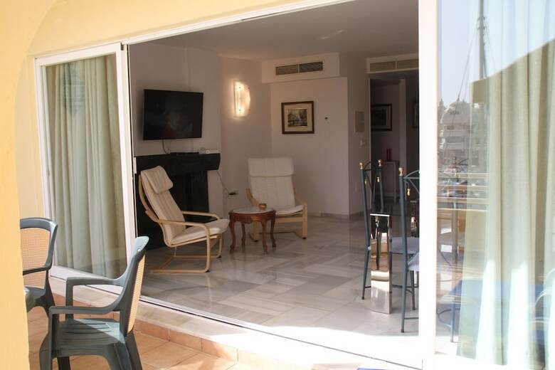 Apartamento En Puerto Marina B32