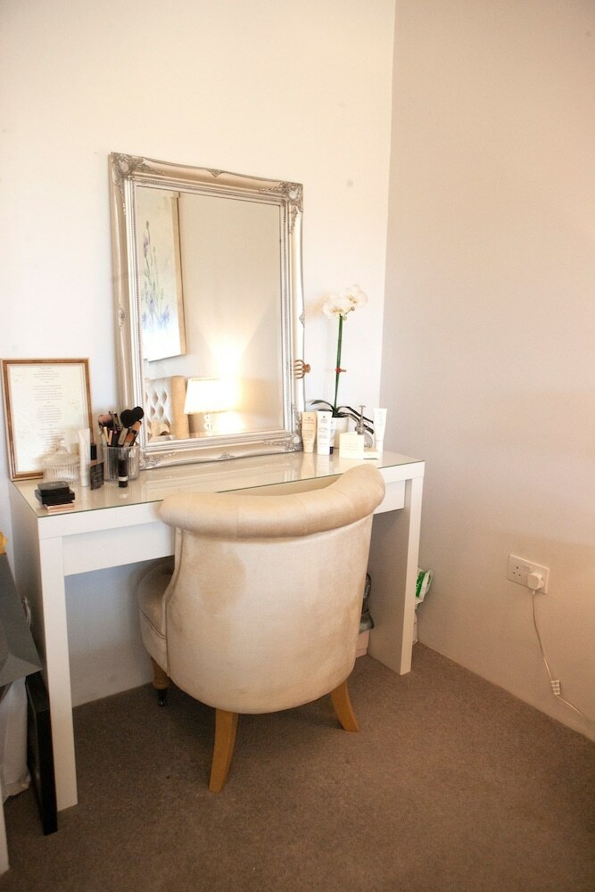 2 Bedroom Apartment Near Airport