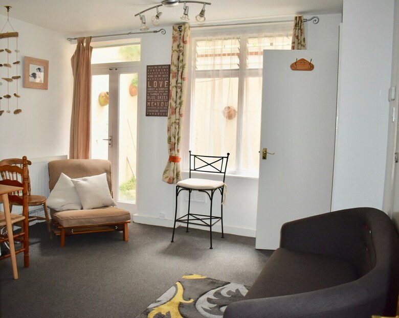 1 Bedroom Apartment Close To Seafront